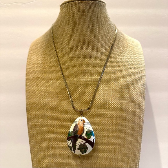 Vintage Cloisonne Bird / Parrot Pendant Necklace gold tone, oval shape white - Picture 3 of 10